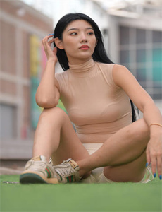 《黄色小网站在线观看》